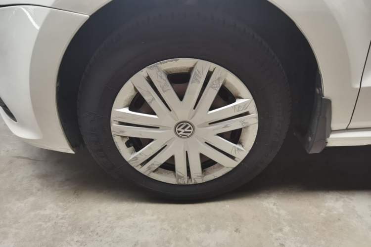 Used Volkswagen Polo 2016 1.4L Automatic Trendy Model Left Front Wheel Hub