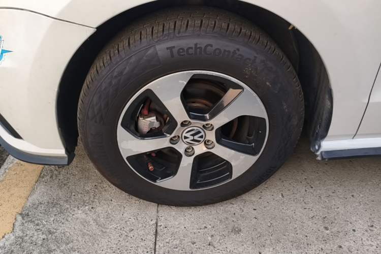 Used Volkswagen Polo 2016 1.4L Manual Fashion Model Left Front Wheel Hub