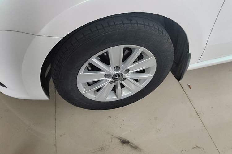 Used Volkswagen Polo 2016 1.4L Automatic Trendy Model Left Front Wheel Hub