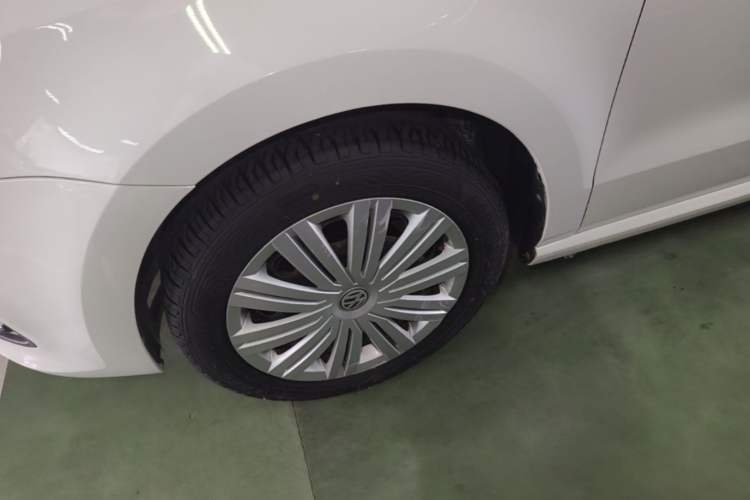 Used Volkswagen Polo 2016 1.6L Automatic Comfort Model Left Front Wheel Hub
