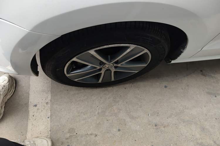 Used Volkswagen Polo 2016 1.6L Automatic Comfort Model Left Front Wheel Hub