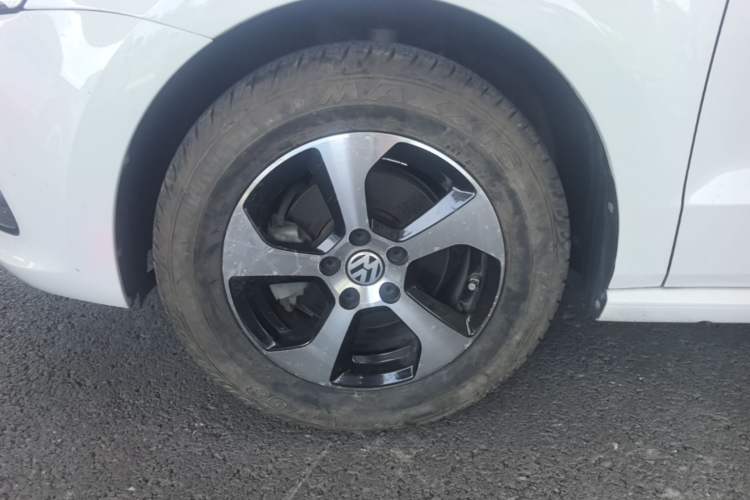 Used Volkswagen Polo 2016 1.4L Automatic Trendy Model Left Front Wheel Hub