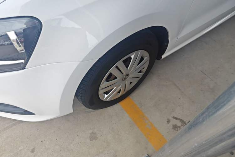 Used Volkswagen Polo 2016 1.4L Automatic Trendy Model Left Front Wheel Hub