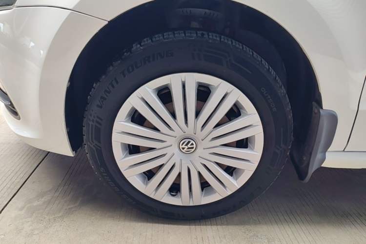 Used Volkswagen Polo 2016 1.6L Automatic Comfort Model Left Front Wheel Hub