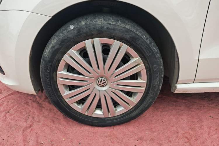 Used Volkswagen Polo 2016 1.6L Automatic Comfort Model Left Front Wheel Hub