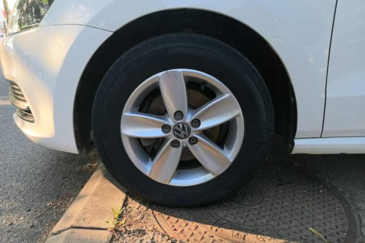 Used Volkswagen Polo 2016 1.4L Automatic Trendy Model Left Front Wheel Hub