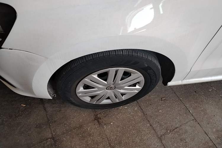 Used Volkswagen Polo 2016 1.4L Automatic Trendy Model Left Front Wheel Hub