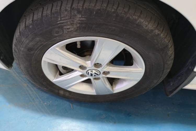 Used Volkswagen Polo 2016 1.4L Automatic Trendy Model Left Front Wheel Hub
