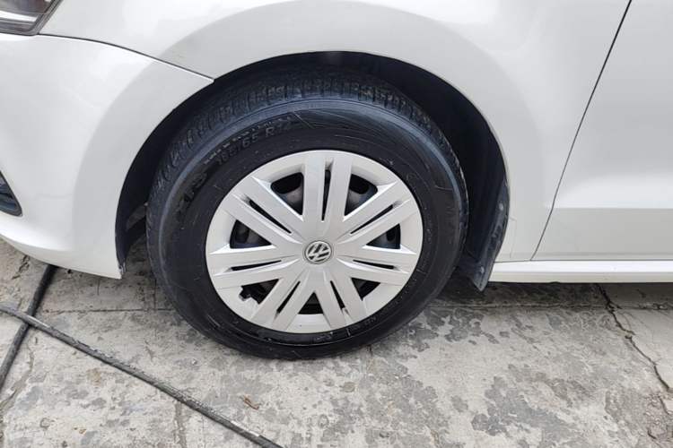 Used Volkswagen Polo 2016 1.4L Automatic Trendy Model Left Front Wheel Hub