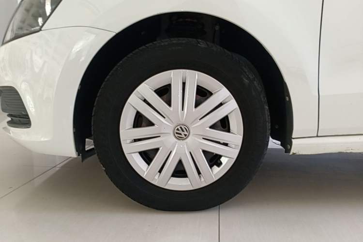 Used Volkswagen Polo 2016 1.4L Automatic Trendy Model Left Front Wheel Hub