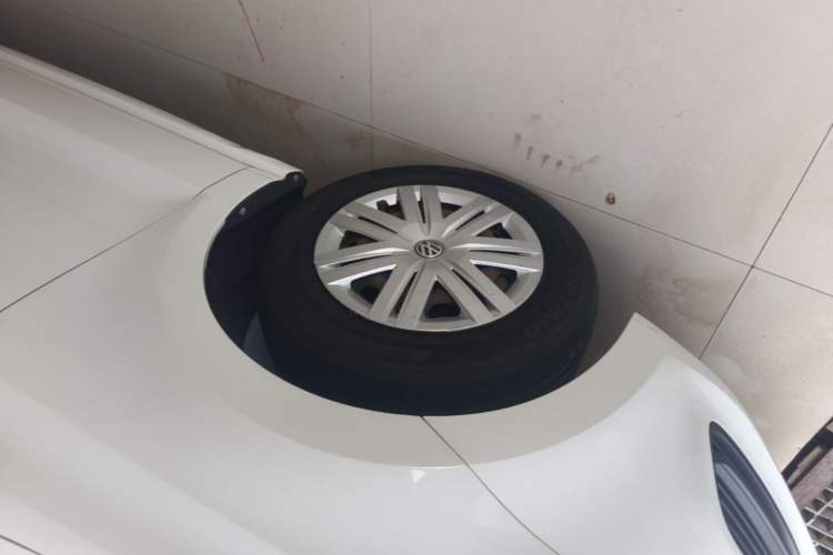 Used Volkswagen Polo 2016 1.4L Automatic Trendy Model Left Front Wheel Hub