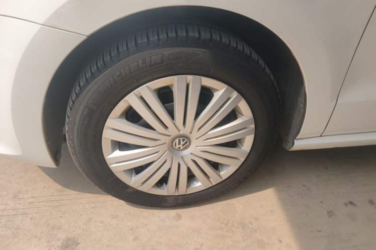 Used Volkswagen Polo 2016 1.6L Automatic Comfort Model Left Front Wheel Hub