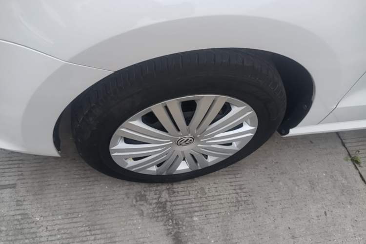 Used Volkswagen Polo 2016 1.6L Automatic Comfort Model Left Front Wheel Hub