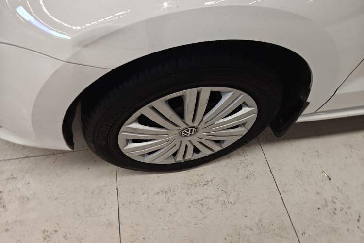 Used Volkswagen Polo 2016 1.6L Automatic Comfort Model Left Front Wheel Hub