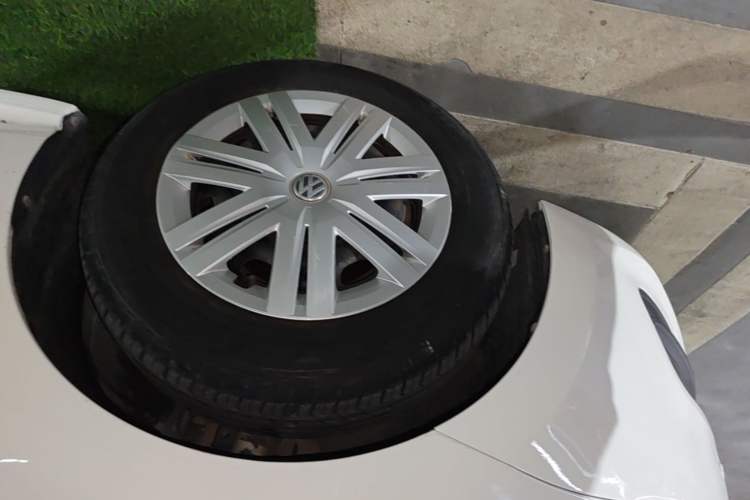 Used Volkswagen Polo 2016 1.4L Automatic Trendy Model Left Front Wheel Hub