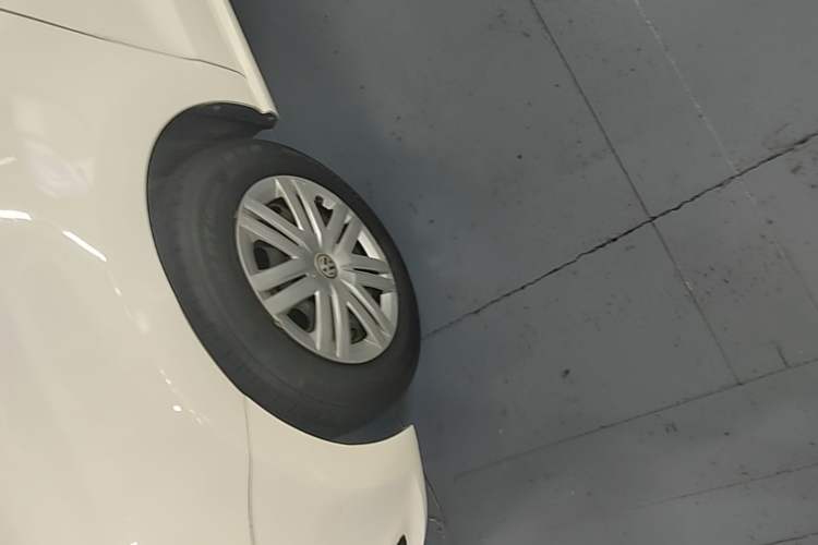 Used Volkswagen Polo 2016 1.4L Automatic Trendy Model Left Front Wheel Hub