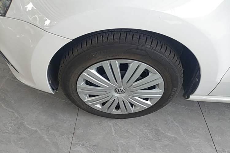 Used Volkswagen Polo 2016 1.6L Automatic Comfort Model Left Front Wheel Hub