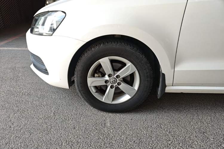 Used Volkswagen Polo 2016 1.4L Automatic Trendy Model Left Front Wheel Hub