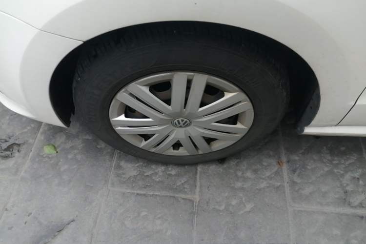Used Volkswagen Polo 2016 1.4L Automatic Trendy Model Left Front Wheel Hub