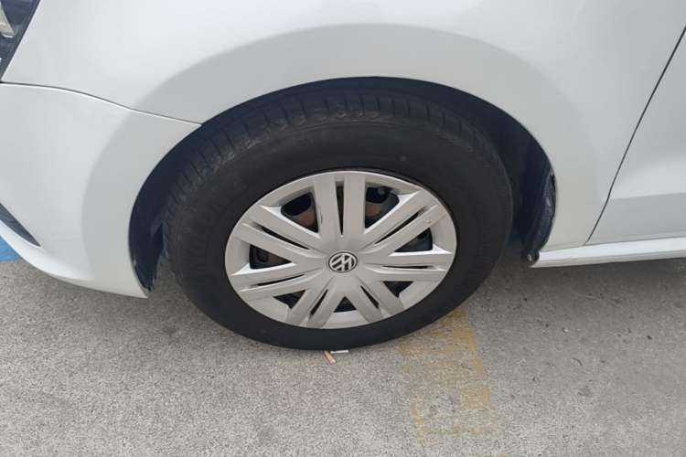 Used Volkswagen Polo 2016 1.4L Automatic Trendy Model Left Front Wheel Hub