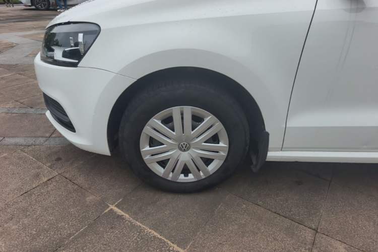 Used Volkswagen Polo 2016 1.4L Manual Fashion Model Left Front Wheel Hub