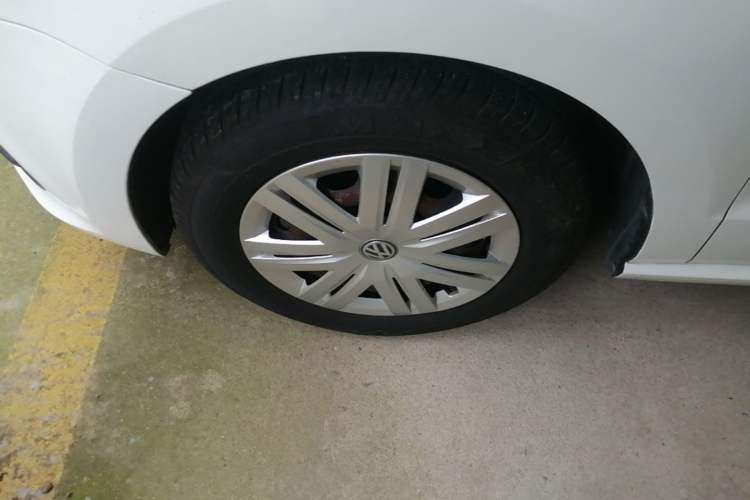 Used Volkswagen Polo 2016 1.4L Automatic Trendy Model Left Front Wheel Hub