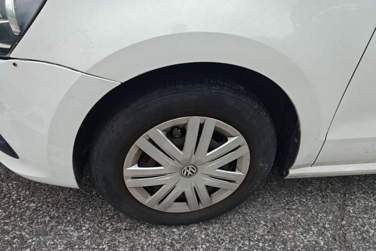 Used Volkswagen Polo 2016 1.4L Automatic Trendy Model Left Front Wheel Hub