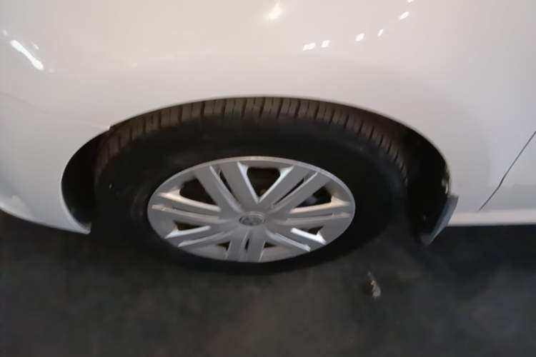 Used Volkswagen Polo 2016 1.4L Automatic Trendy Model Left Front Wheel Hub