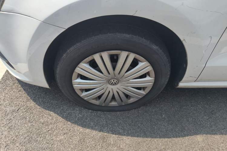 Used Volkswagen Polo 2016 1.6L Automatic Comfort Model Left Front Wheel Hub