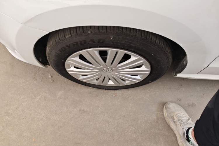 Used Volkswagen Polo 2016 1.6L Automatic Comfort Model Left Front Wheel Hub