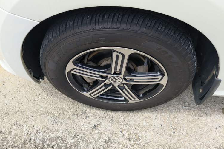 Used Volkswagen Polo 2016 1.4L Automatic Trendy Model Left Front Wheel Hub