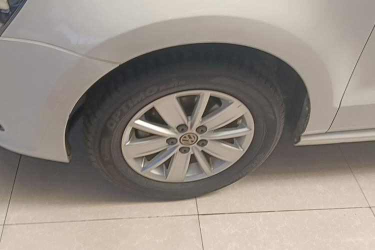 Used Volkswagen Polo 2016 1.4L Automatic Trendy Model Left Front Wheel Hub