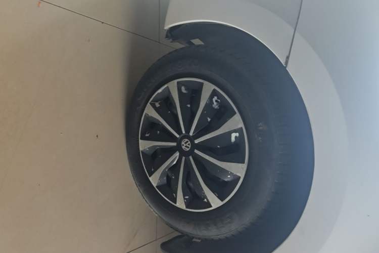 Used Volkswagen Polo 2016 1.4L Manual Fashion Model Left Front Wheel Hub