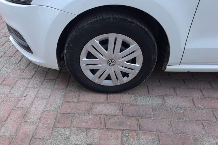 Used Volkswagen Polo 2016 1.4L Automatic Trendy Model Left Front Wheel Hub
