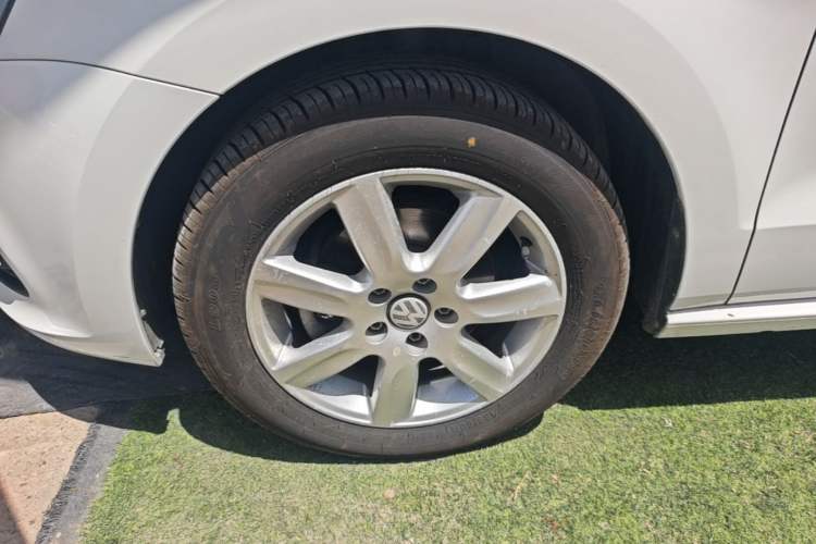 Used Volkswagen Polo 2016 1.6L Automatic Comfort Model Left Front Wheel Hub