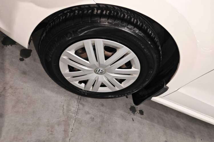 Used Volkswagen Polo 2016 1.4L Manual Fashion Model Left Front Wheel Hub