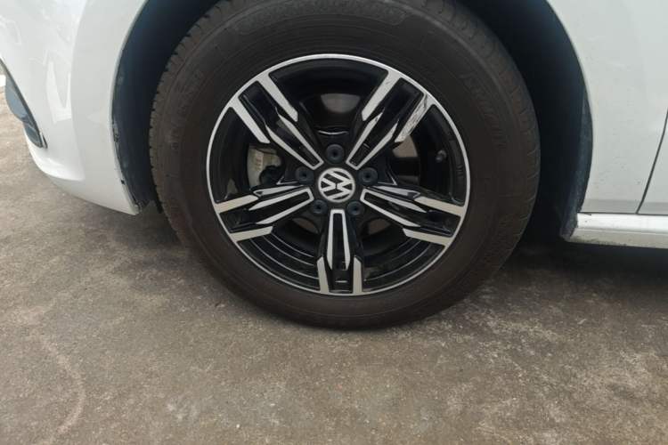 Used Volkswagen Polo 2016 1.4L Automatic Trendy Model Left Front Wheel Hub
