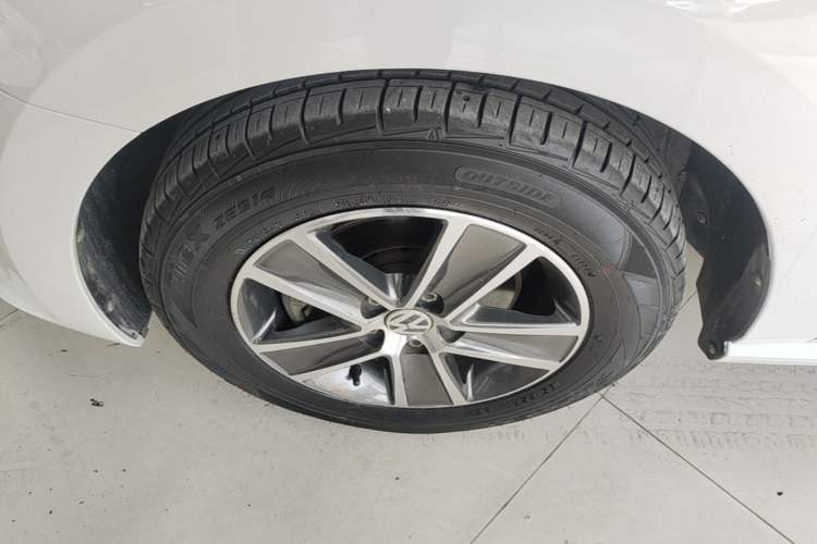 Used Volkswagen Polo 2016 1.4L Automatic Trendy Model Left Front Wheel Hub