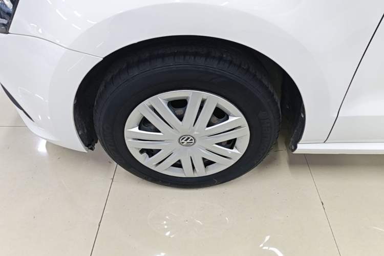 Used Volkswagen Polo 2016 1.4L Automatic Trendy Model Left Front Wheel Hub