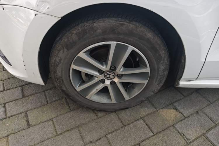 Used Volkswagen Polo 2016 1.4L Manual Fashion Model Left Front Wheel Hub