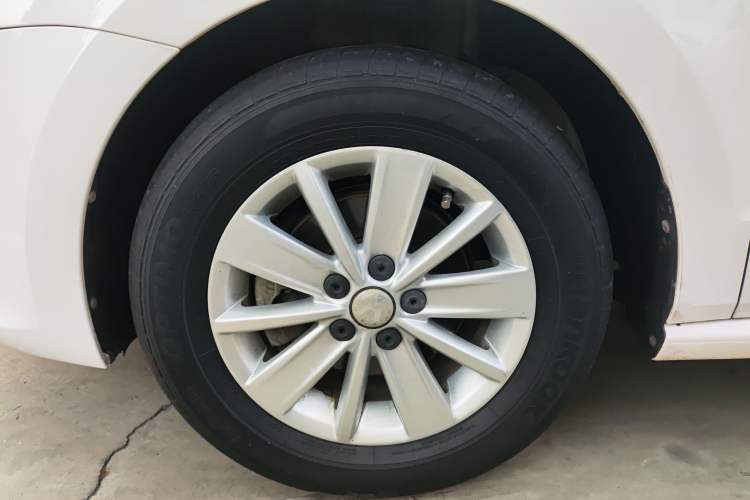 Used Volkswagen Polo 2016 1.4L Automatic Trendy Model Left Front Wheel Hub