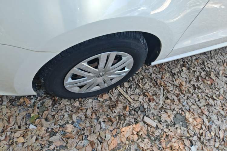 Used Volkswagen Polo 2016 1.4L Manual Fashion Model Left Front Wheel Hub