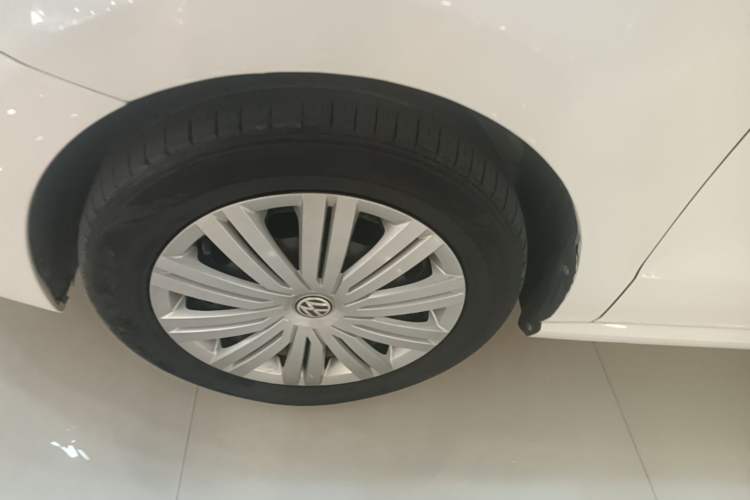Used Volkswagen Polo 2016 1.6L Automatic Comfort Model Left Front Wheel Hub