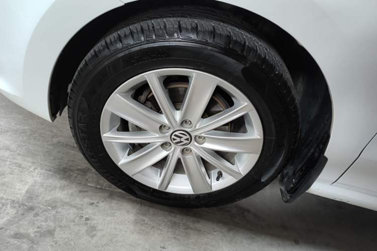 Used Volkswagen Polo 2016 1.6L Automatic Comfort Model Left Front Wheel Hub