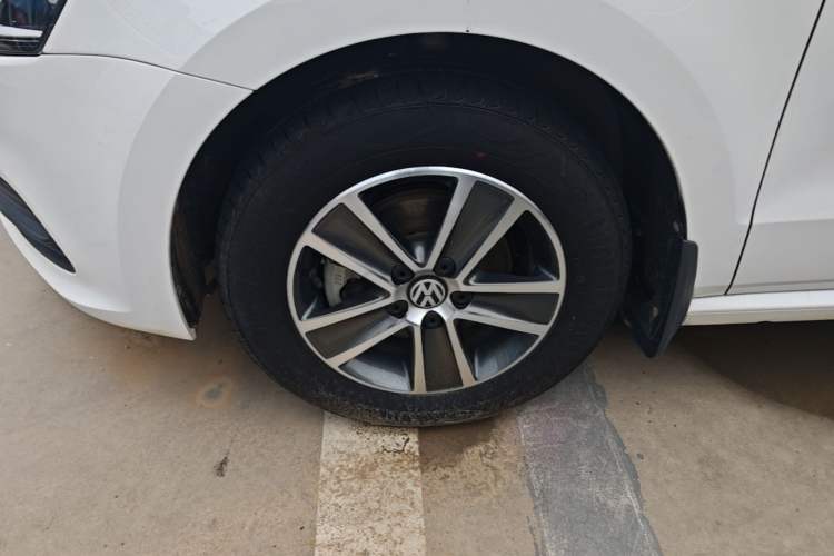 Used Volkswagen Polo 2016 1.4L Automatic Trendy Model Left Front Wheel Hub