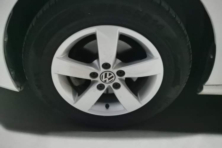 Used Volkswagen Polo 2016 1.4L Automatic Trendy Model Left Front Wheel Hub