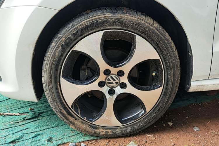 Used Volkswagen Polo 2016 1.4L Automatic Trendy Model Left Front Wheel Hub
