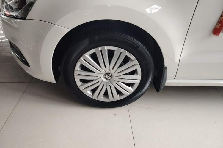 Used Volkswagen Polo 2016 1.6L Automatic Comfort Model Left Front Wheel Hub