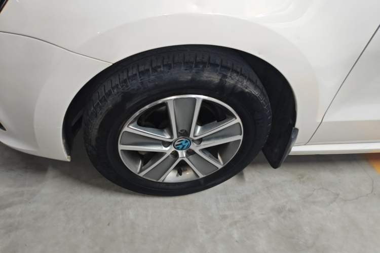 Used Volkswagen Polo 2016 1.4L Manual Fashion Model Left Front Wheel Hub