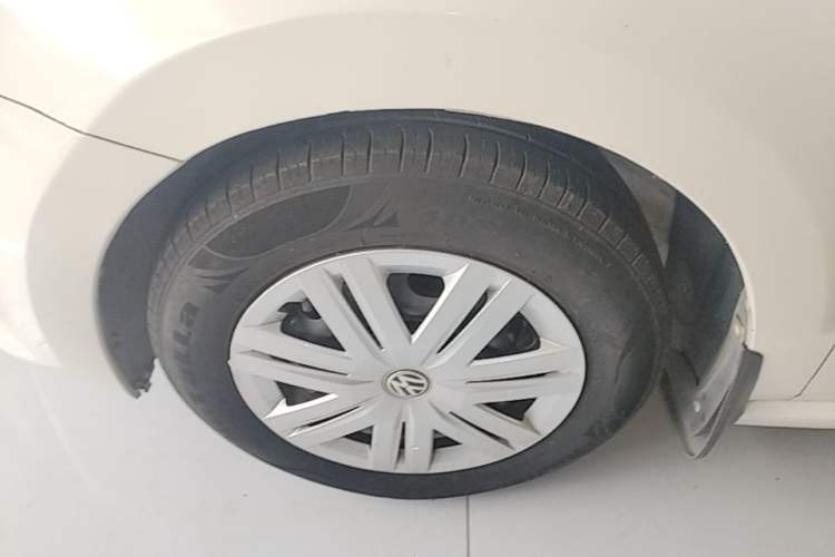 Used Volkswagen Polo 2016 1.4L Automatic Trendy Model Left Front Wheel Hub